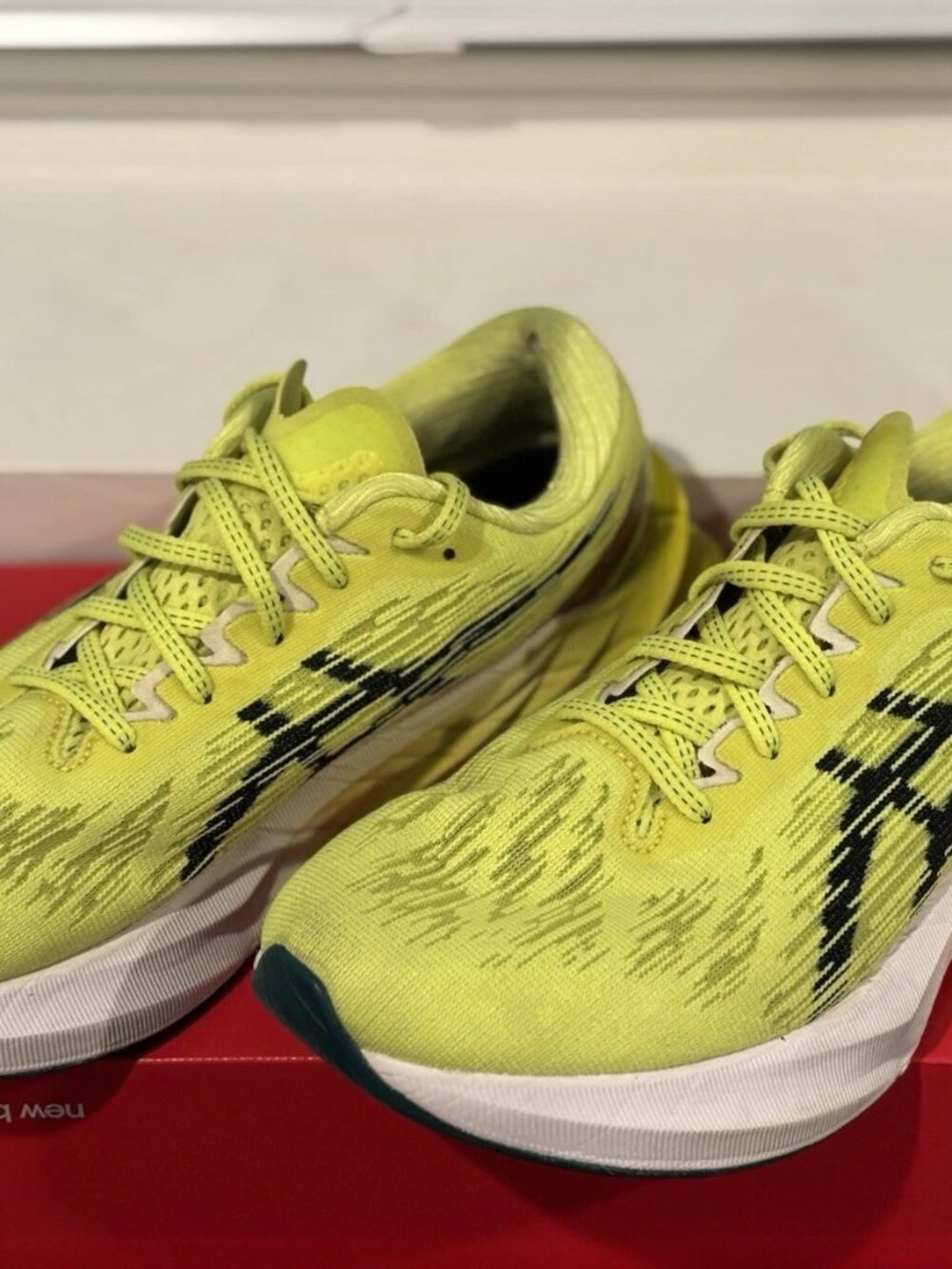 ASICS Novablast 3 Size 9 - Picture 2 of 6